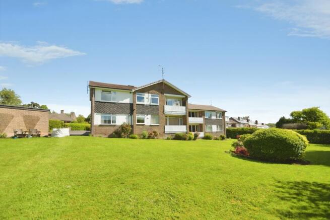 3 bed Flat for sale Image 9