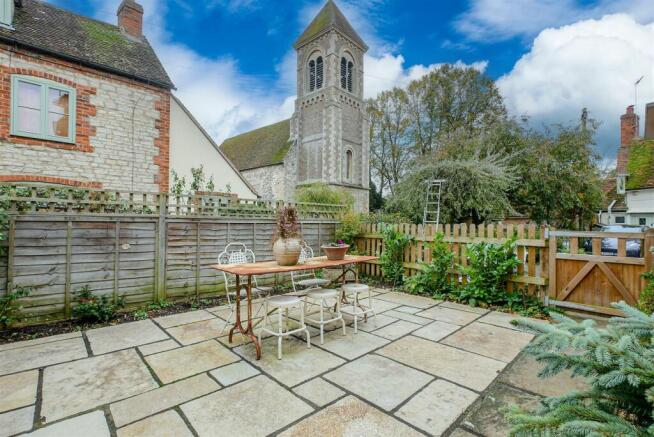 FRONT GARDEN