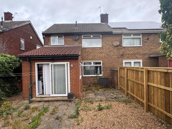 2 bed Semi-Detached to rent Image 12
