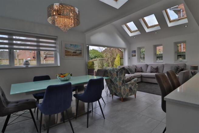 OPEN PLAN FAMILY/DINING ROOM/KITCHEN