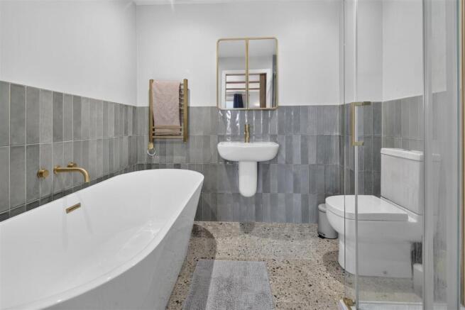 4 bed Semi-Detached for sale Image 11