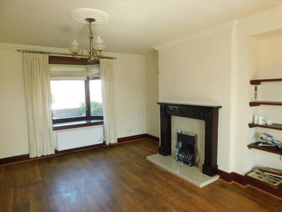LOUNGE//DINING ROOM