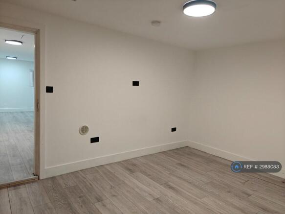 1 bed Flat to rent Image 4