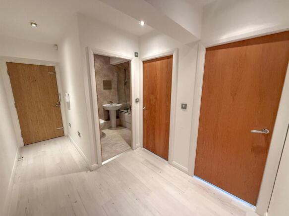 2 bed Apartment for sale Image 6