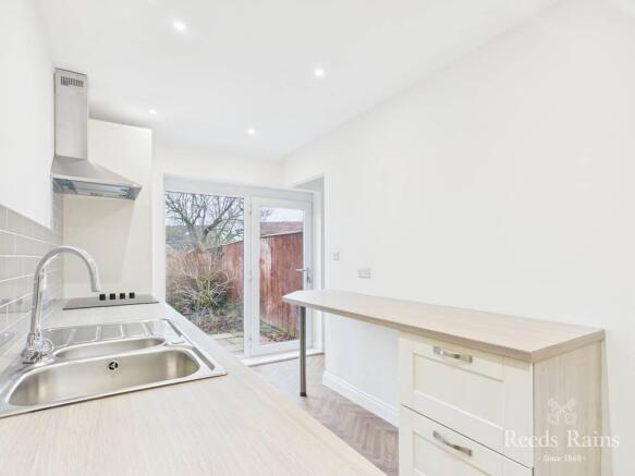 4 bed Bungalow for sale Image 6