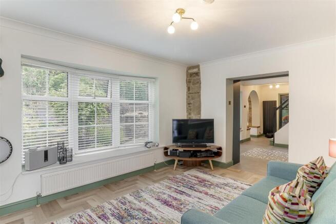 5 bed Detached for sale Image 7