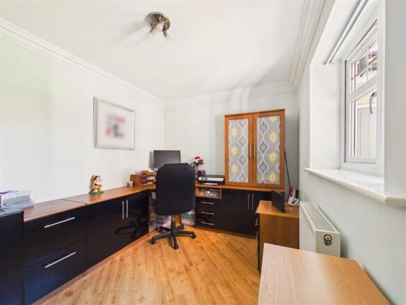 4 bed Detached for sale Image 10