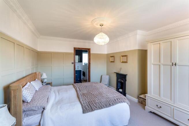 4 bed Detached for sale Image 12