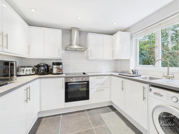 CAM02127G0-PR0362-STILL003