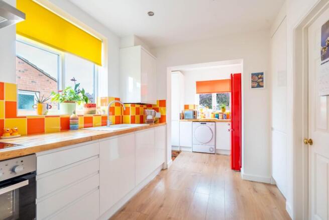 3 bed Semi-Detached for sale Image 9