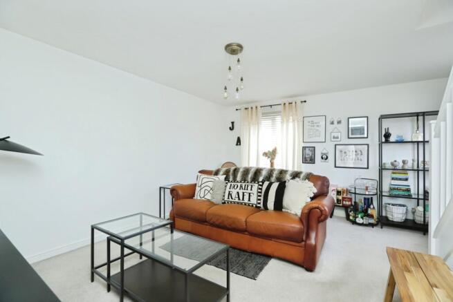 3 bed Semi-Detached for sale Image 6