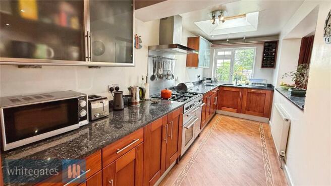 4 bed Detached for sale Image 5