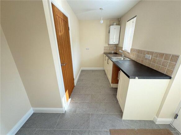 4 bed Detached to rent Image 9