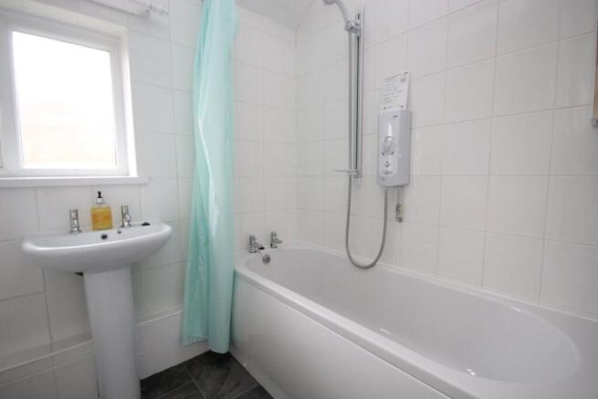 3 bed Semi-Detached to rent Image 8