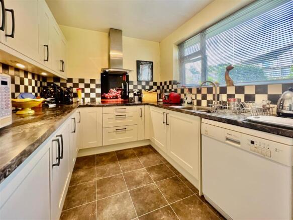 7 Laywell Close 12.JPG