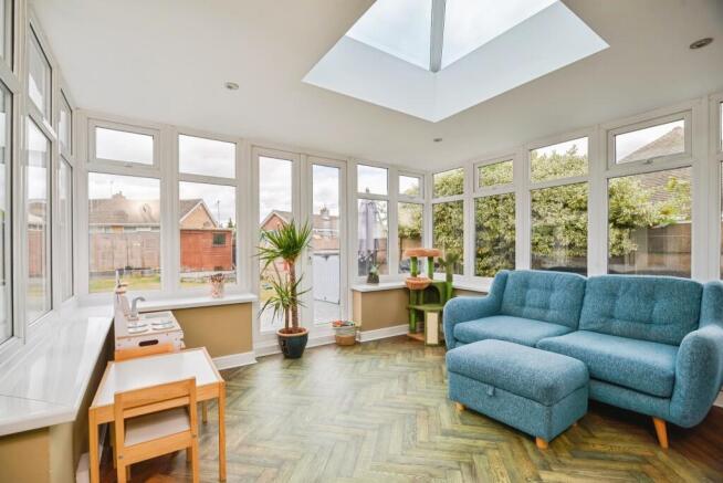 5 bed Detached for sale Image 6