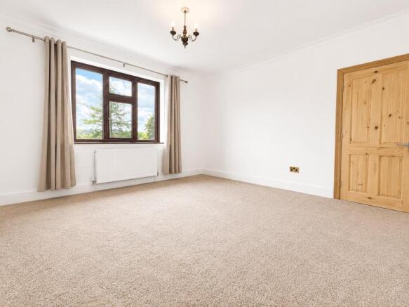 3 bed Semi-Detached to rent Image 12