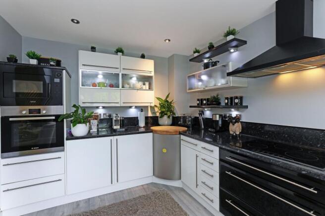 3 bed Semi-Detached for sale Image 11