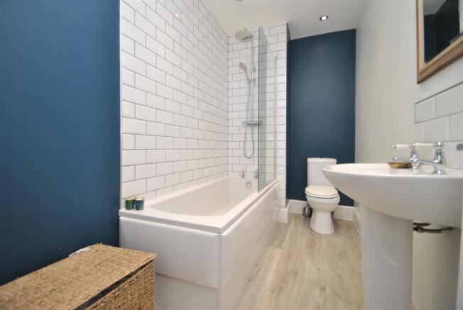 Bathroom 1.JPG