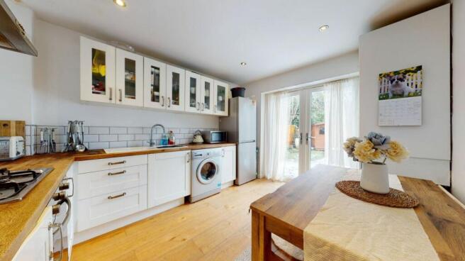 KITCHEN/DINING ROOM