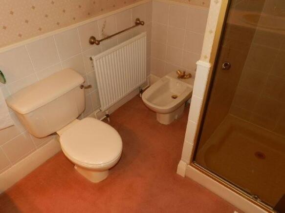 Separate Shower Room