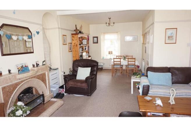Lounge/Dining Room