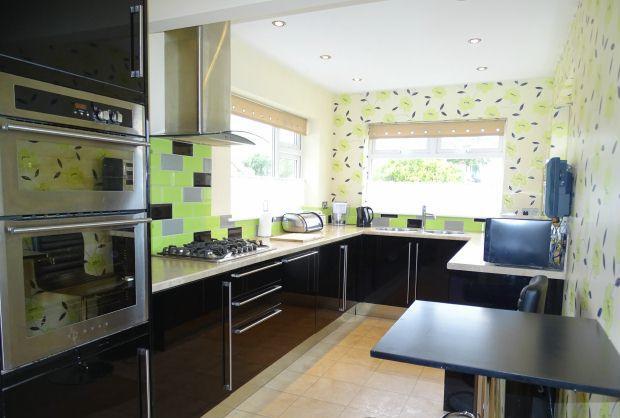 KITCHEN/BREAKFAST RO