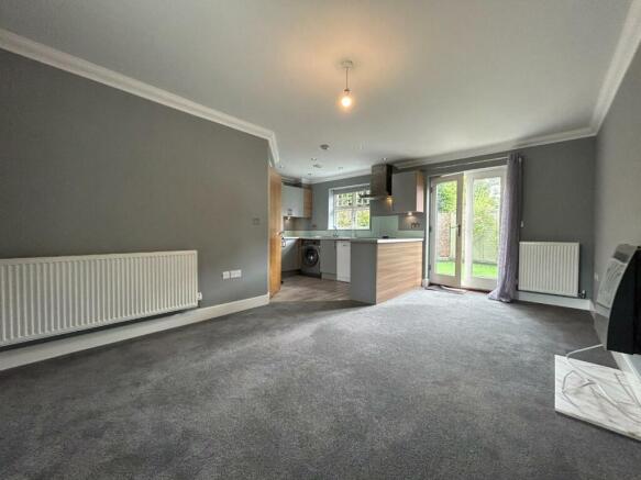 SITTING / DINING AREA