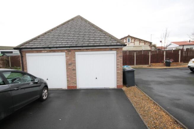 GARAGE & DRIVEWAY