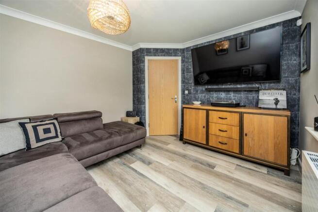 5 bed Detached for sale Image 10
