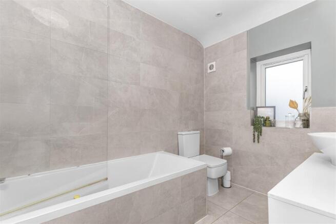 Bathroom 1.jpg