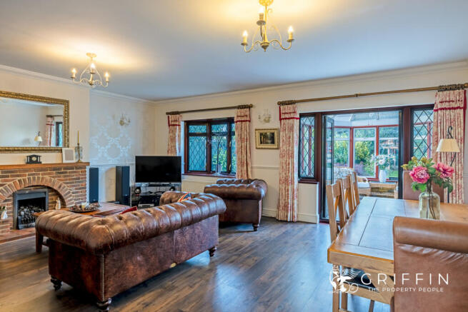 Lounge & Dining