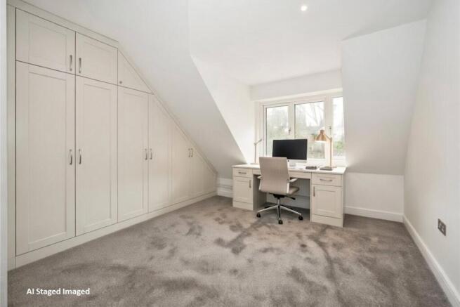 5 bed Detached for sale Image 11