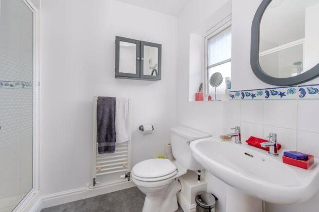En suite showe...