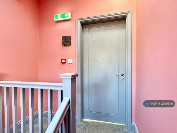 1 bed Flat to rent Image 6
