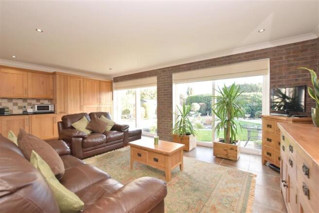 Kitchen/Dining Area