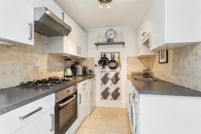 Lettings Brackenbury Cardross Street - Kitchen.jpg