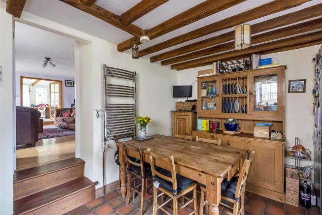KITCHEN/DINING ROOM