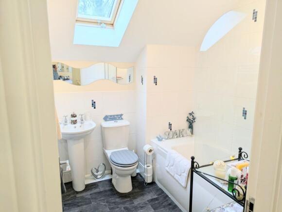 4 bed Town House for sale Image 10