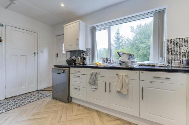 3 bed Terraced to rent Image 6