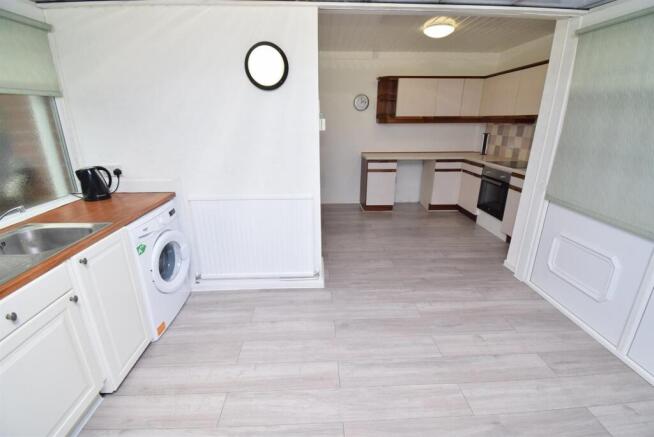2 bed Semi-Detached to rent Image 5