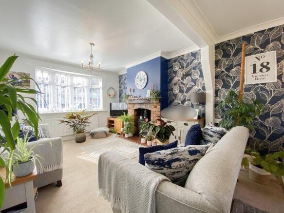 LIVING ROOM/DINER