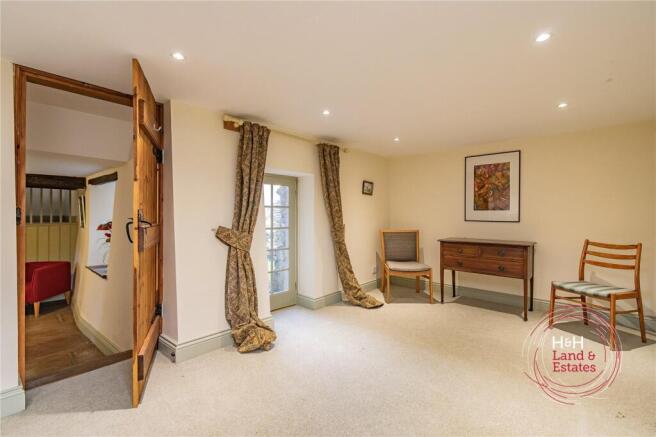 5 bed Detached to rent Image 9