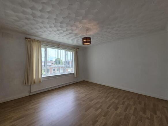 2 bed Apartment to rent Image 9