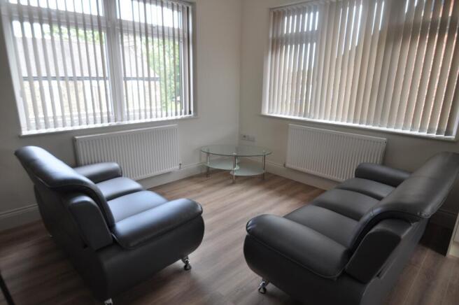 2 bed Apartment to rent Image 4