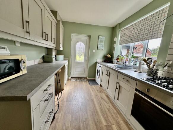 3 bed Semi-Detached for sale Image 8