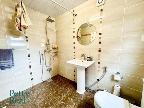 3 bed Terraced for sale Image 8