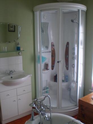 F/F Bathroom (2)