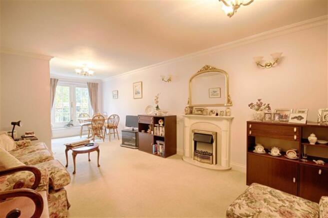 LIVING/DINING ROOM