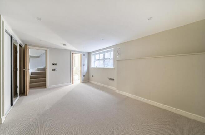 2 bed Mews to rent Image 12